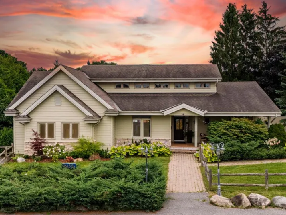 Commercial property at 2188 Robertson Road, Ottawa – exterior front view