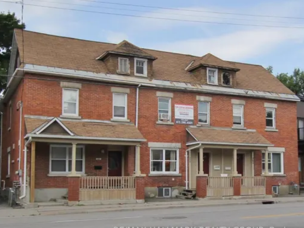 Multi-unit residential and commercial building at 258–264 Bronson Avenue South, Ottawa – street view