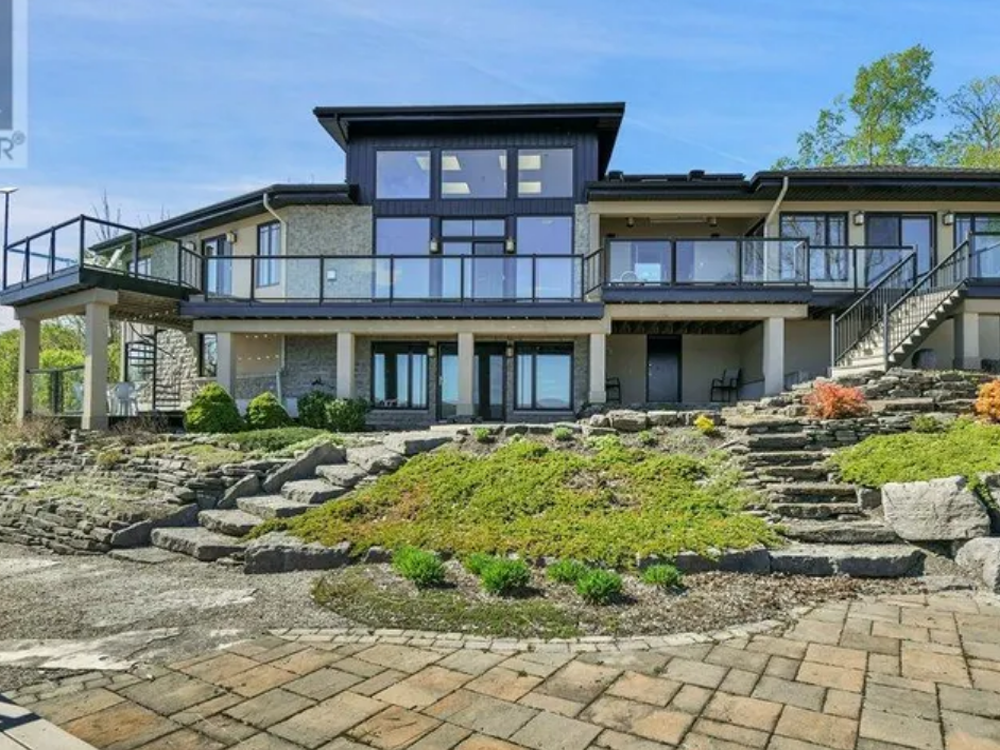 Residential property at 325 Berry Side Road, Ottawa – front exterior view