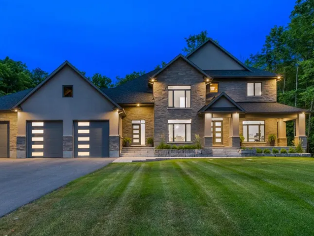 Luxury home at 5740 Queenscourt Crescent, Ottawa – front exterior view