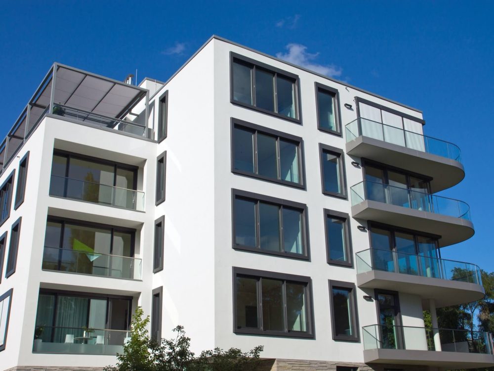 Contemporary home in Berlin featuring clean lines, large windows, and modern architectural styling in an urban neighborhood.